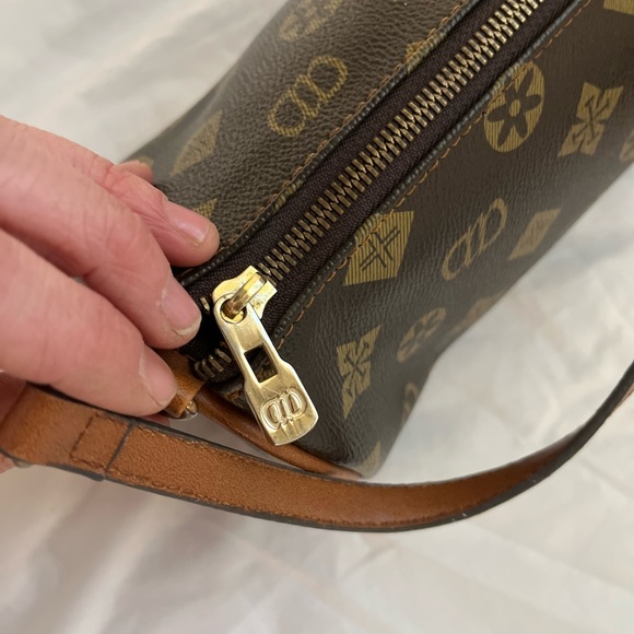 Women’s New without tags leather barrel shoulder bag/purse - Picture 2 of 3